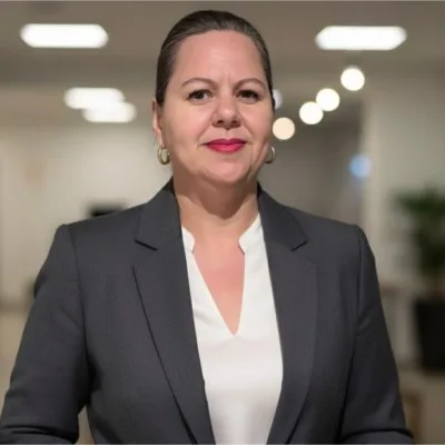 Foto de Kelli Tavares, Cofundadora e Diretora de Diversidade, Equidade e Inclusão